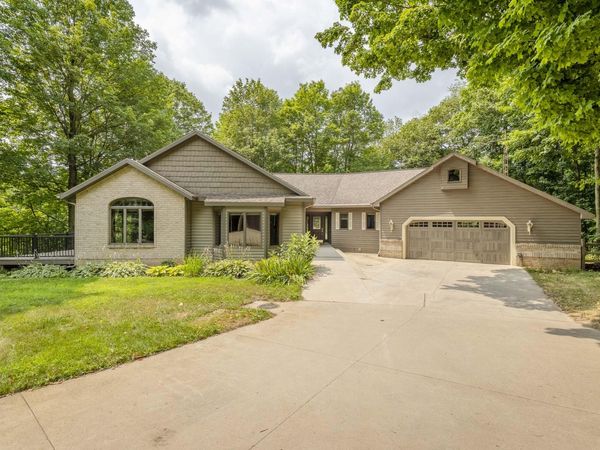 8047 Kraft Avenue SE, Caledonia, MI 49316