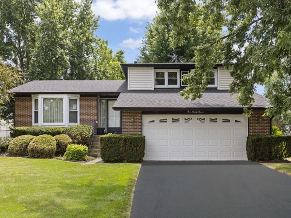 597 Piccadilly Lane , Bolingbrook, IL 60440