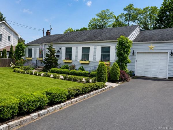 241 Riverside Drive , Riverhead, NY 11901