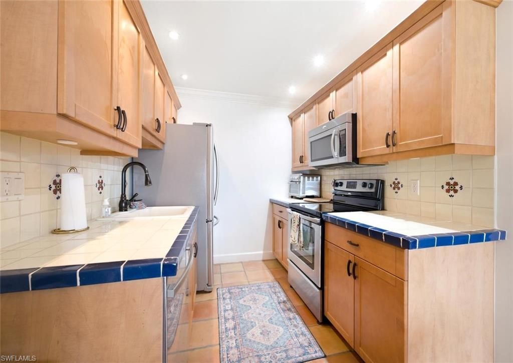 333 Harbour Dr, Unit 209, Naples, FL 34103 Photo