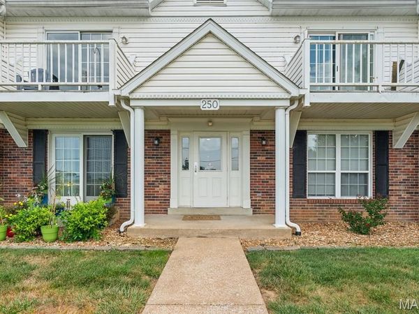 256 Carriage Court , Washington, MO 63090