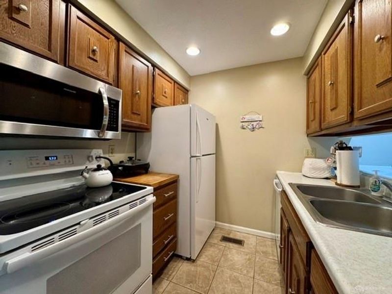 7620 Forest Green Court, Dayton, OH 45414 Photo 18