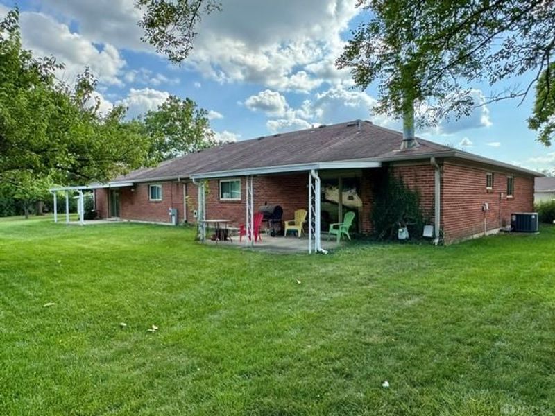 7620 Forest Green Court, Dayton, OH 45414 Photo 2