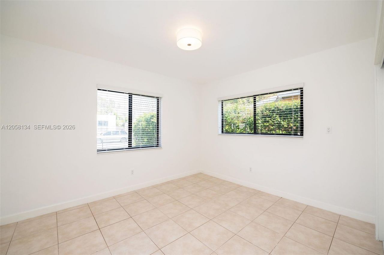 2340 SW 16th St , Miami, FL 33145 Photo
