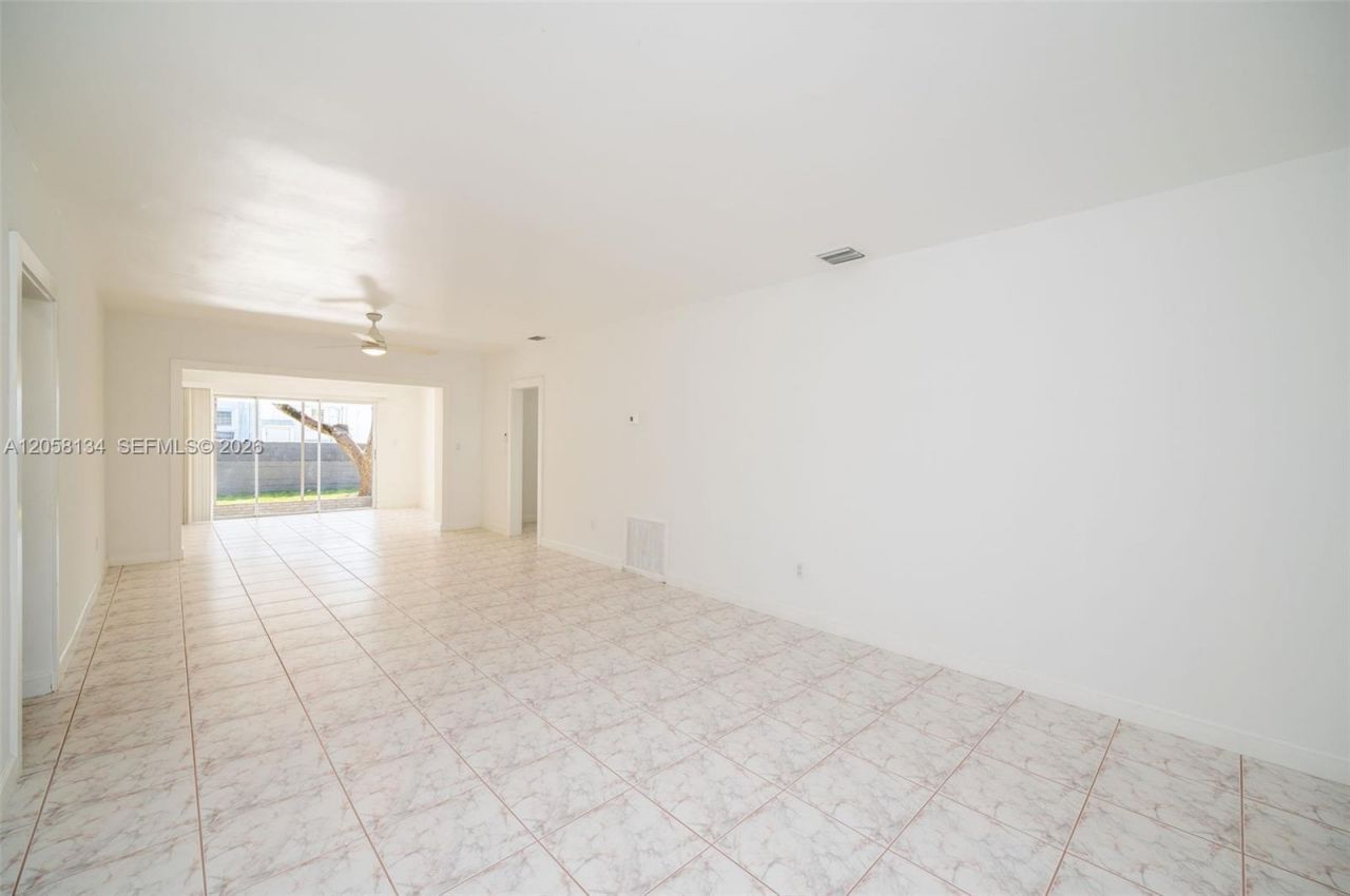 2340 SW 16th St , Miami, FL 33145 Photo