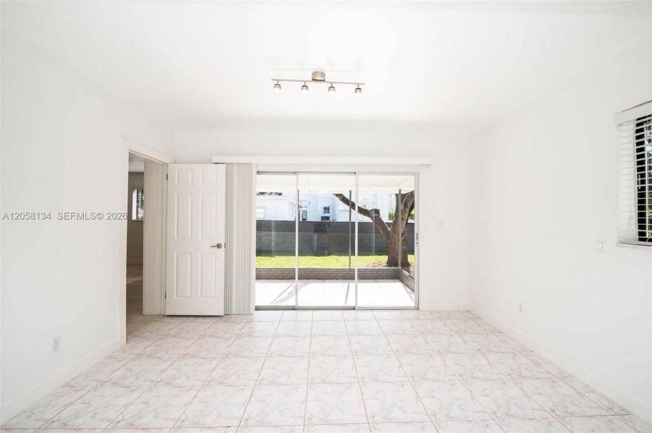 2340 SW 16th St , Miami, FL 33145 Photo