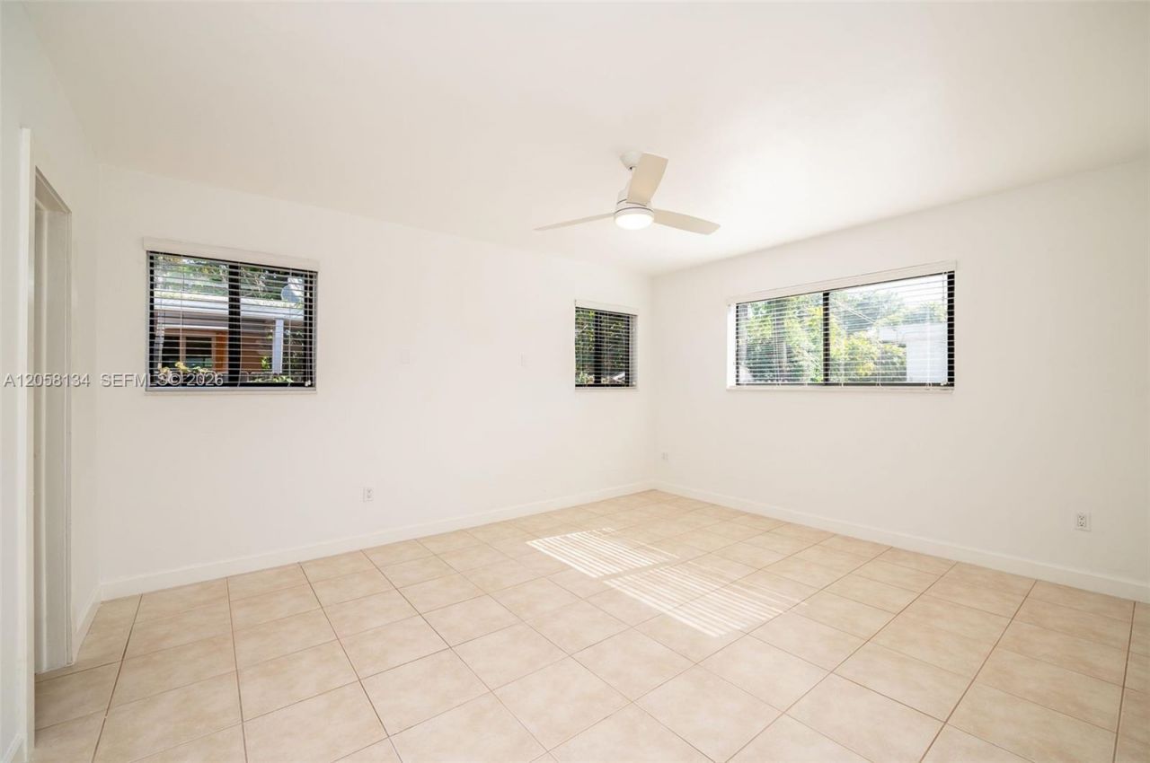 2340 SW 16th St , Miami, FL 33145 Photo