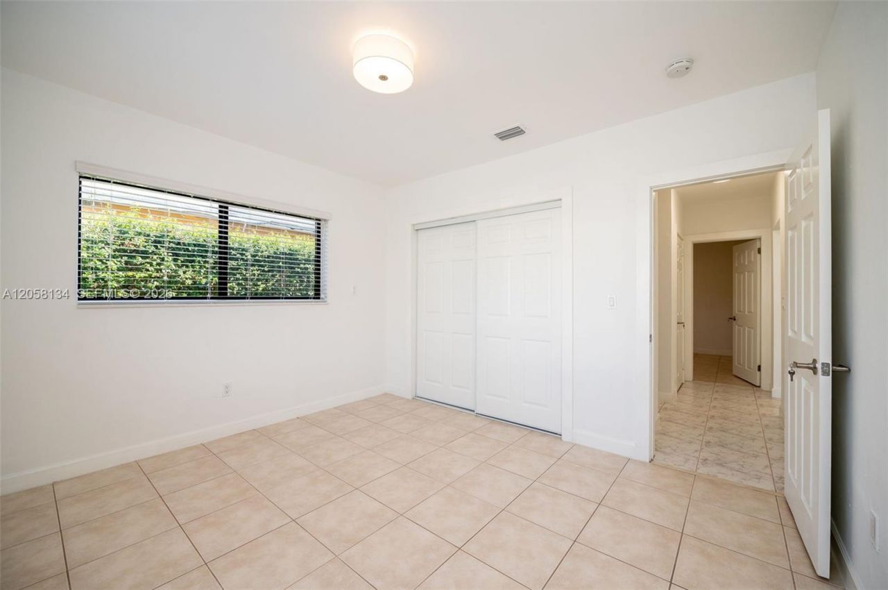 2340 SW 16th St , Miami, FL 33145 Photo