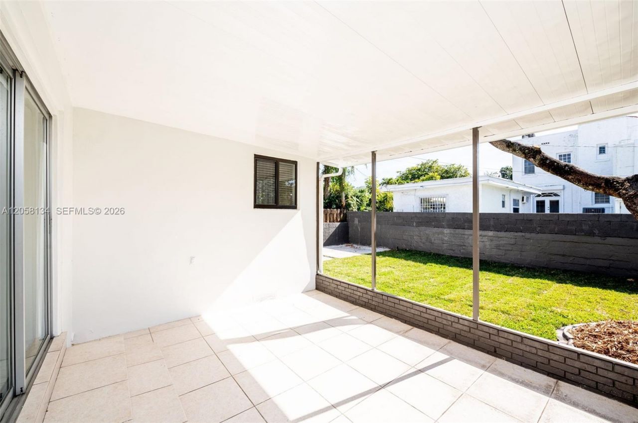2340 SW 16th St , Miami, FL 33145 Photo