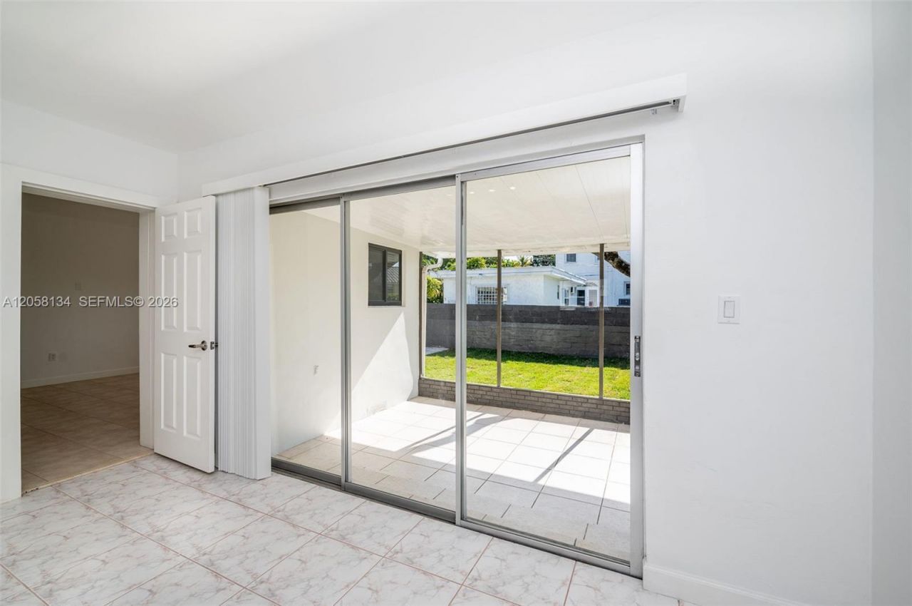 2340 SW 16th St , Miami, FL 33145 Photo