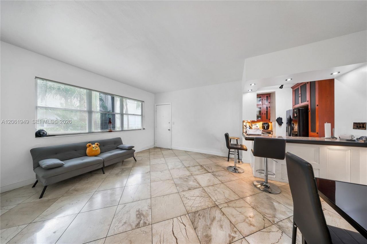 1289 Marseille Dr , Unit 45, Miami Beach, FL 33141 Photo