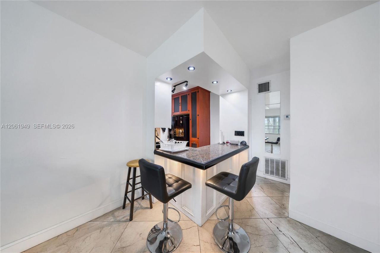 1289 Marseille Dr , Unit 45, Miami Beach, FL 33141 Photo