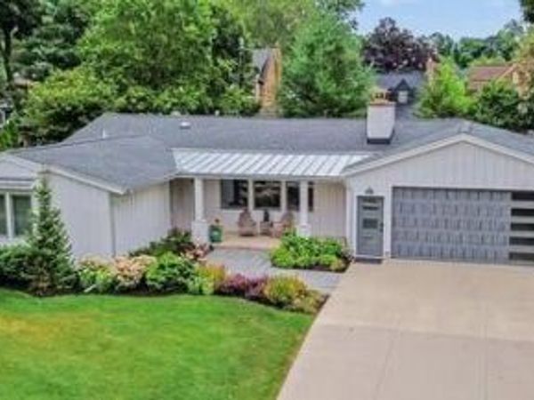 818 Iroquois Drive SE, Grand Rapids, MI 49506