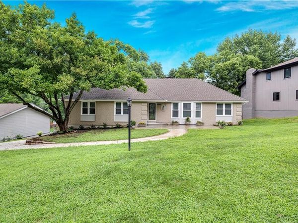 404 NW Briarcliff Road, Kansas City, MO 64116