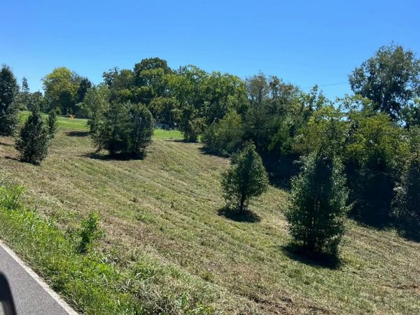 615 Green Hill Rd, Dandridge, TN 37725