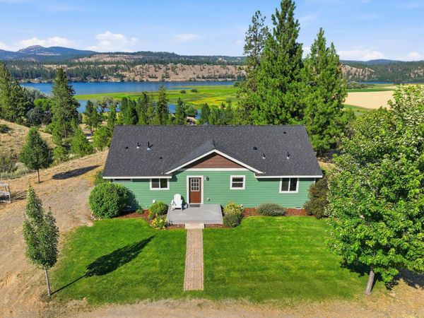 18511 N Sportsmans Paradise Ln, Nine Mile Falls, WA 99026