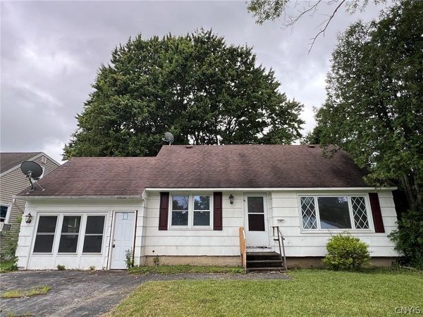 102 S Manor Drive , East Syracuse, NY 13057