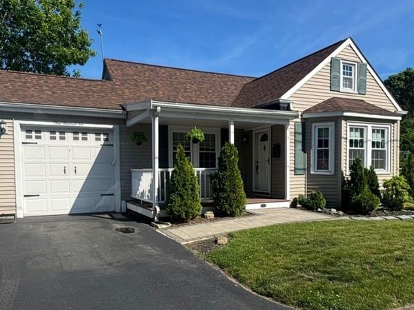 110 Grant Ave, Somerset, MA 02726