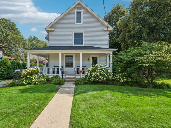213 W Maple Avenue, Libertyville, IL 60048