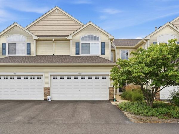 725 S Jade Lane , Round Lake, IL 60073