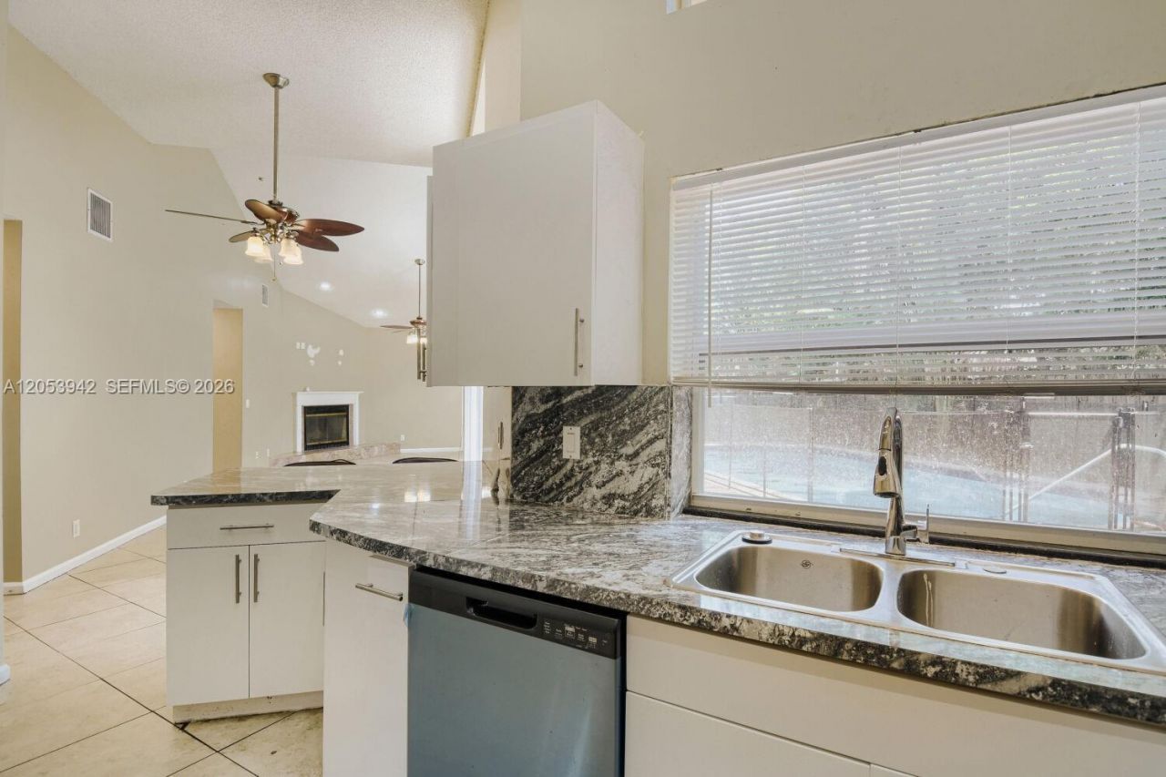 4433 NW 67th Ave, Coral Springs, FL 33067 Photo