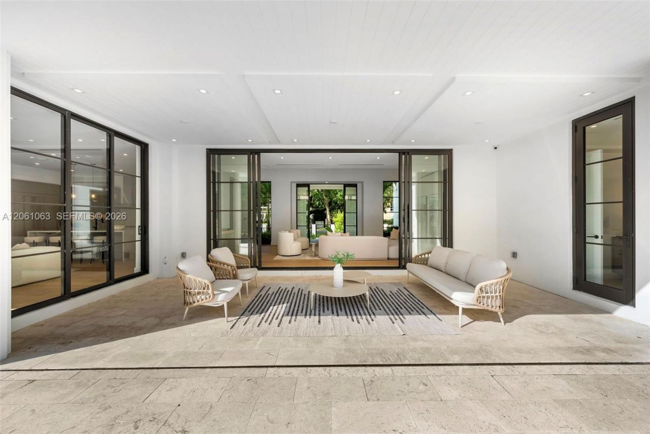 1220 S Alhambra Cir, Coral Gables, FL 33146 Photo