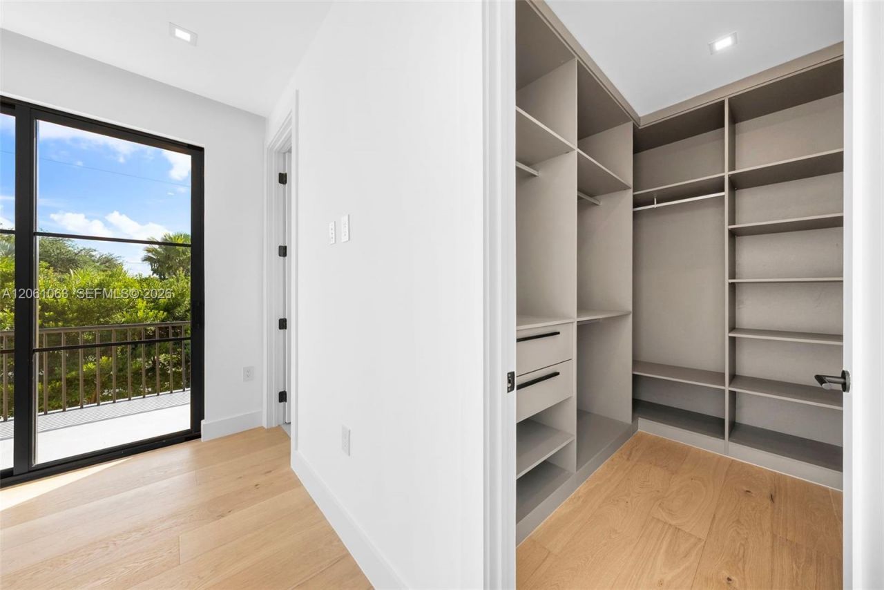 1220 S Alhambra Cir, Coral Gables, FL 33146 Photo
