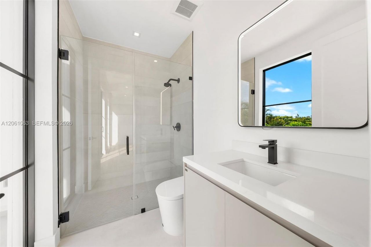 1220 S Alhambra Cir, Coral Gables, FL 33146 Photo