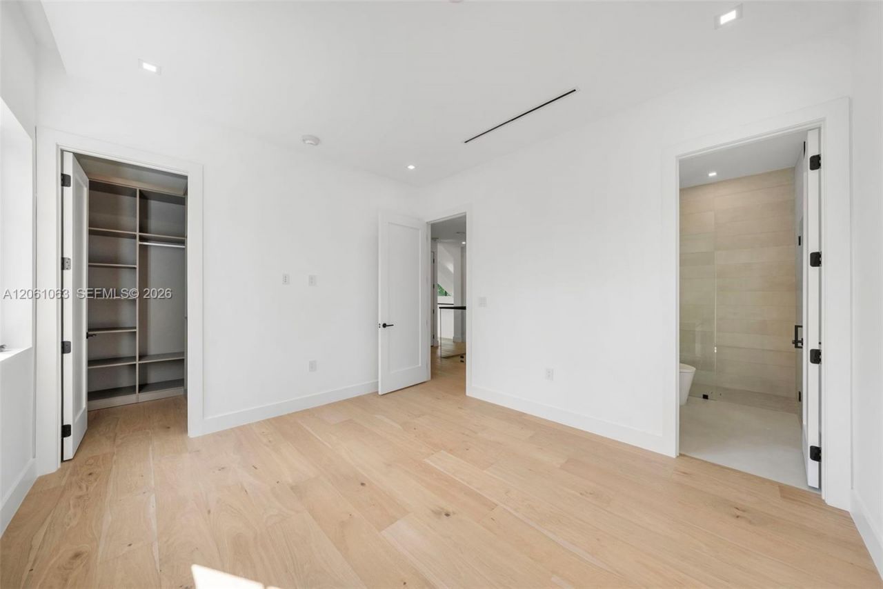 1220 S Alhambra Cir, Coral Gables, FL 33146 Photo