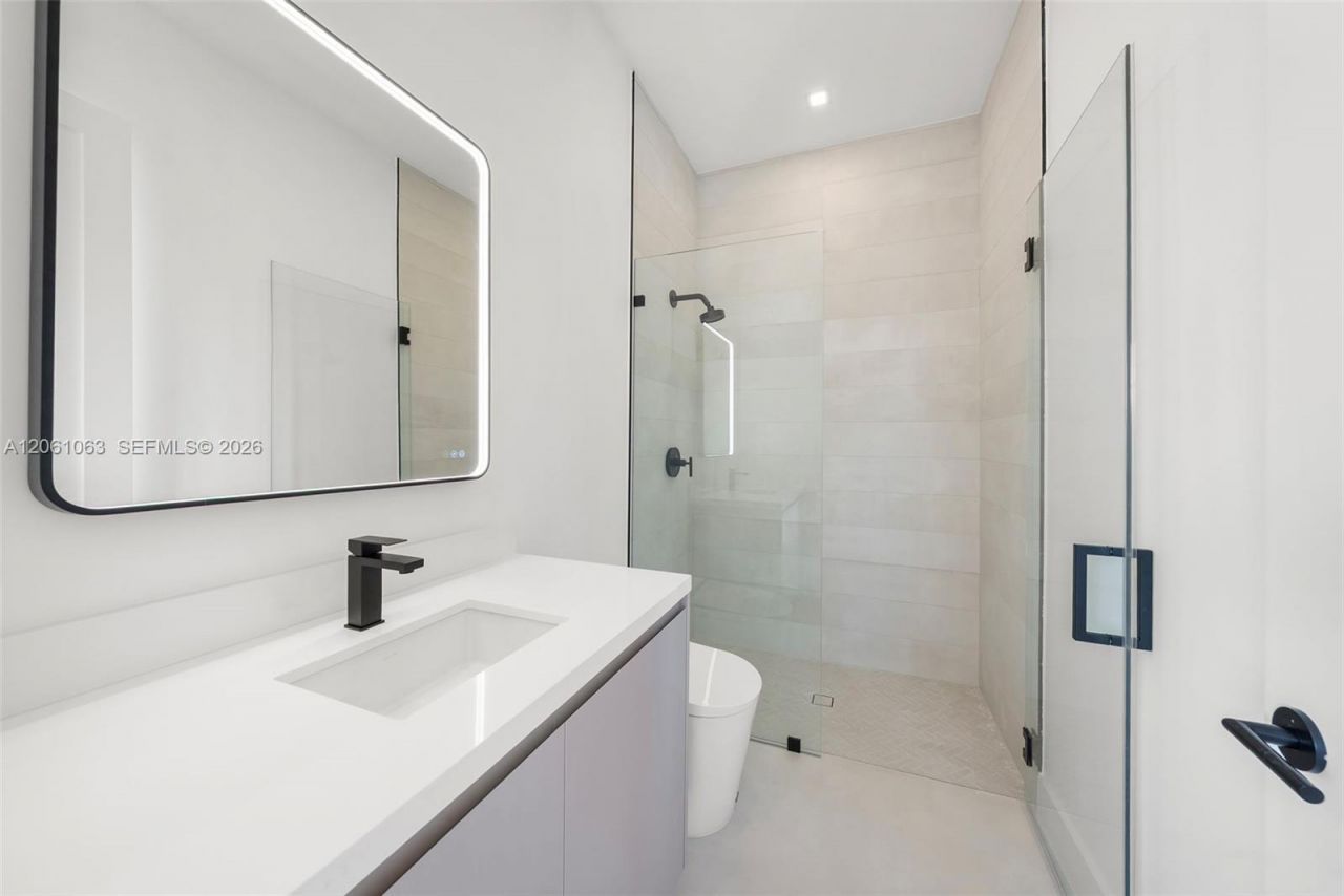 1220 S Alhambra Cir, Coral Gables, FL 33146 Photo