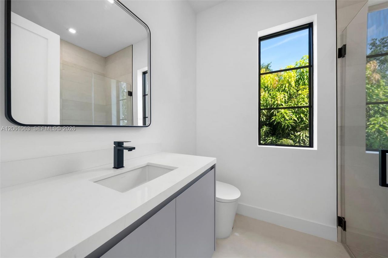1220 S Alhambra Cir, Coral Gables, FL 33146 Photo