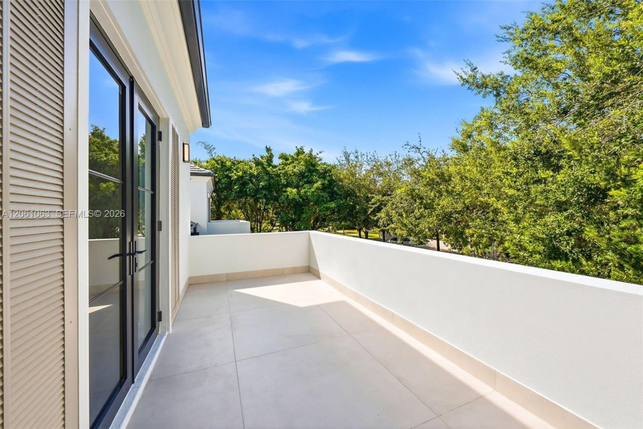 1220 S Alhambra Cir, Coral Gables, FL 33146 Photo
