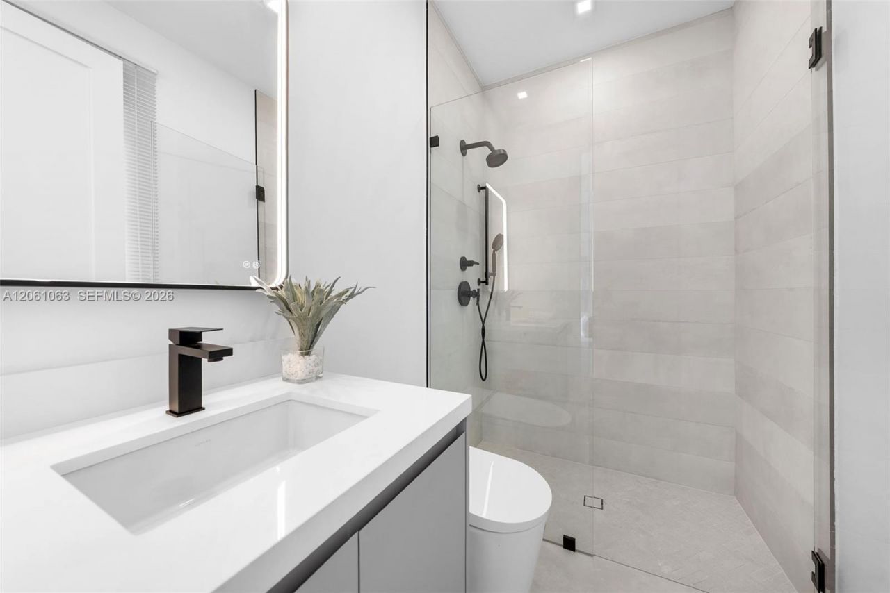 1220 S Alhambra Cir, Coral Gables, FL 33146 Photo