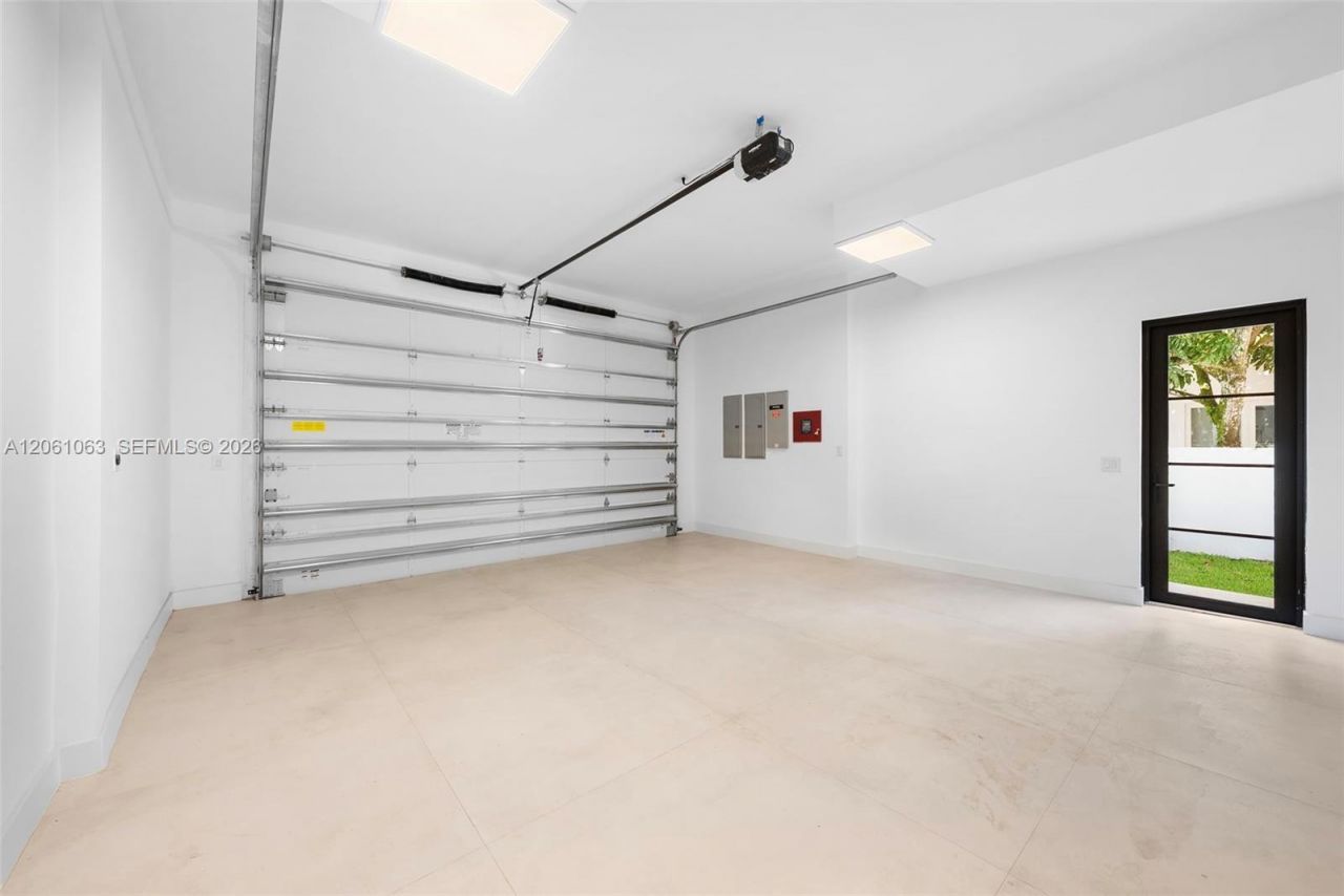 1220 S Alhambra Cir, Coral Gables, FL 33146 Photo