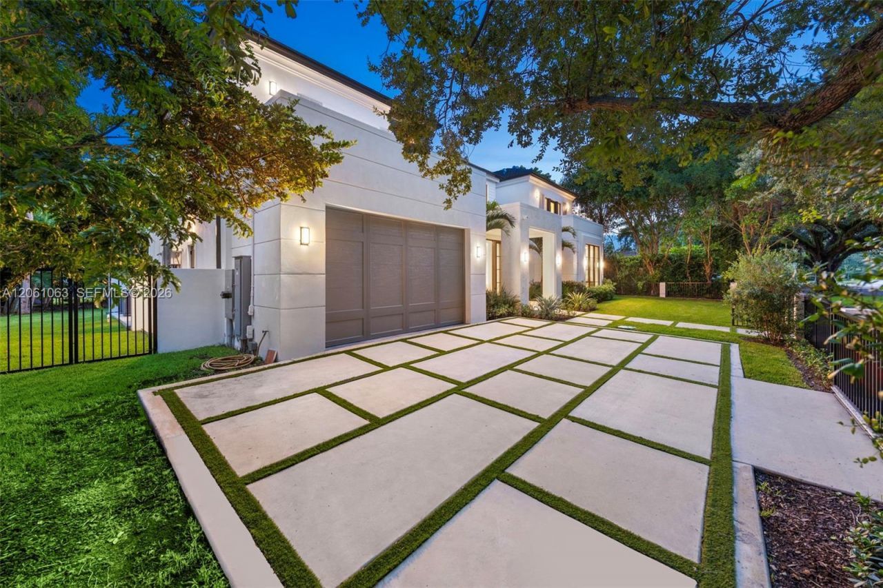 1220 S Alhambra Cir, Coral Gables, FL 33146 Photo