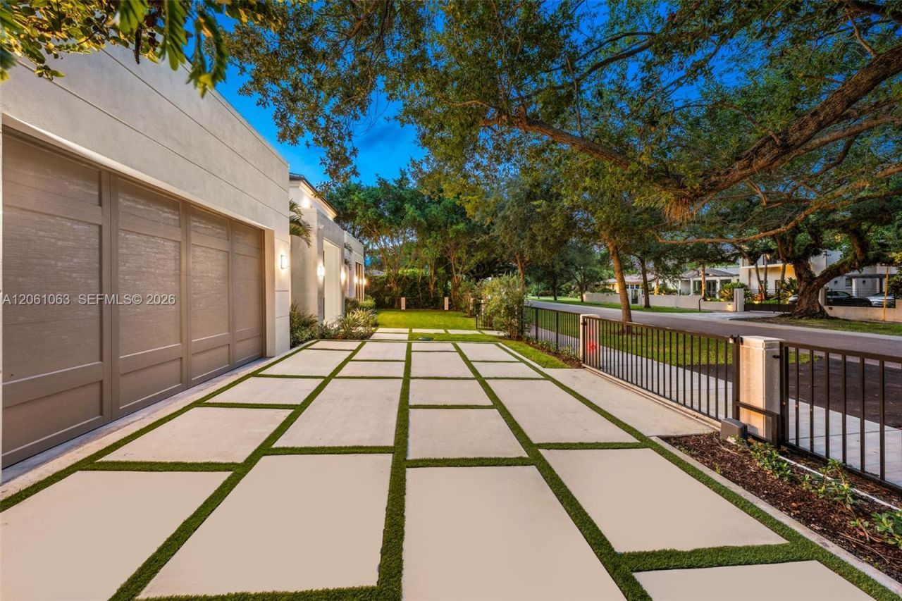 1220 S Alhambra Cir, Coral Gables, FL 33146 Photo