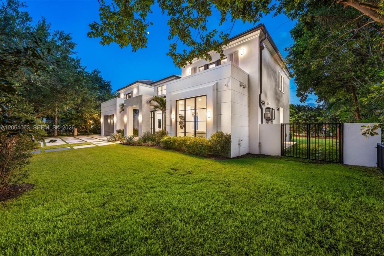1220 S Alhambra Cir, Coral Gables, FL 33146 Photo