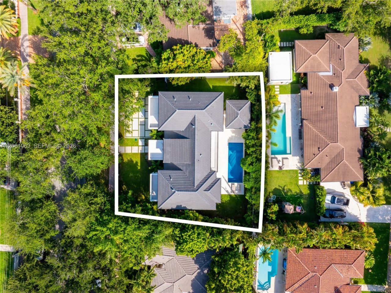 1220 S Alhambra Cir, Coral Gables, FL 33146 Photo