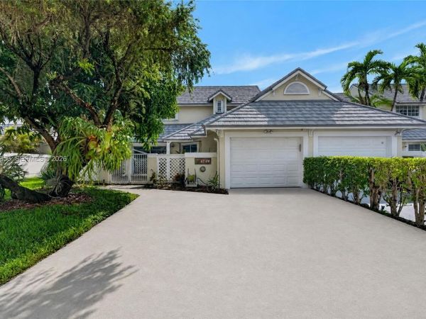 4749 NW 98th Pl , Doral, FL 33178