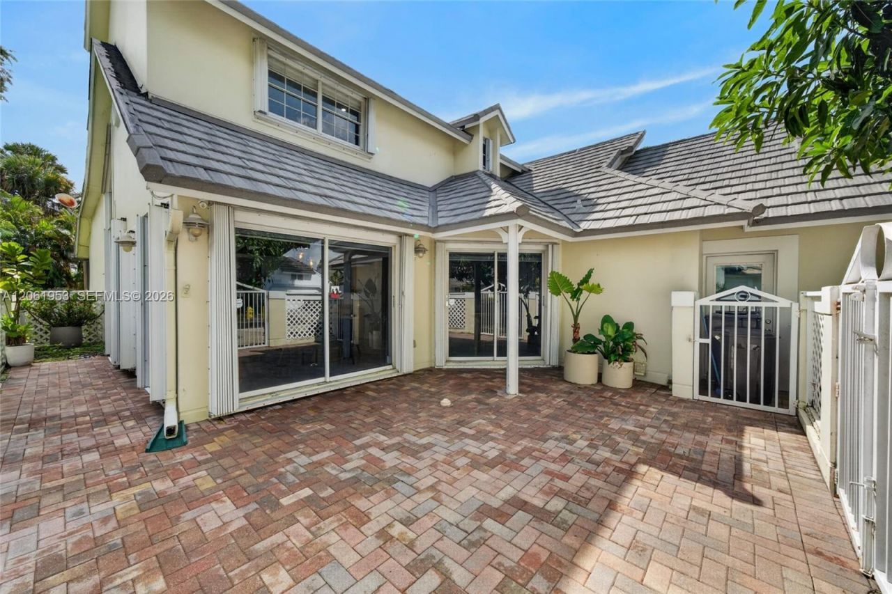 4749 NW 98th Pl, Doral, FL 33178 Photo