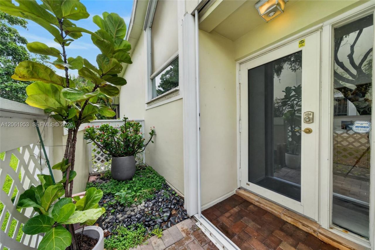 4749 NW 98th Pl, Doral, FL 33178 Photo