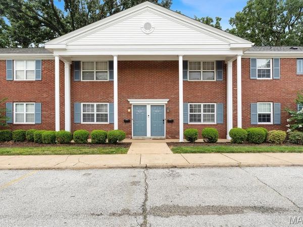 8912 N Swan Circle, Brentwood, MO 63144