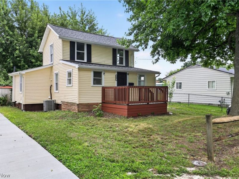 5605 Chagrin Drive, Mentor on the Lake, OH 44060 Photo 2