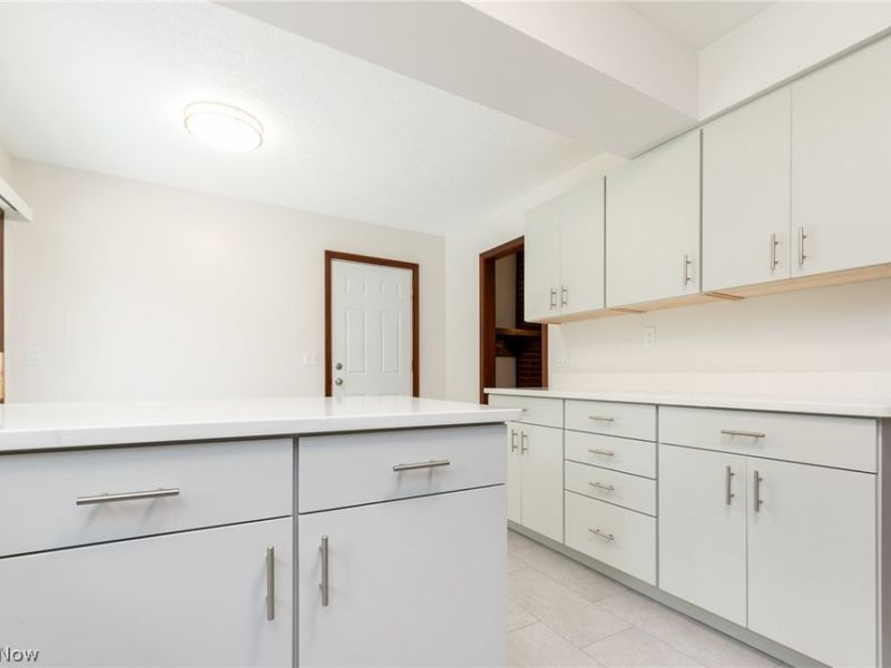 34300 Pettibone Road, Solon, OH 44139 Photo 12