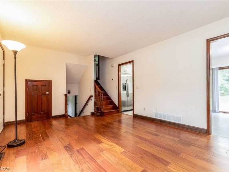 34300 Pettibone Road, Solon, OH 44139 Photo 3