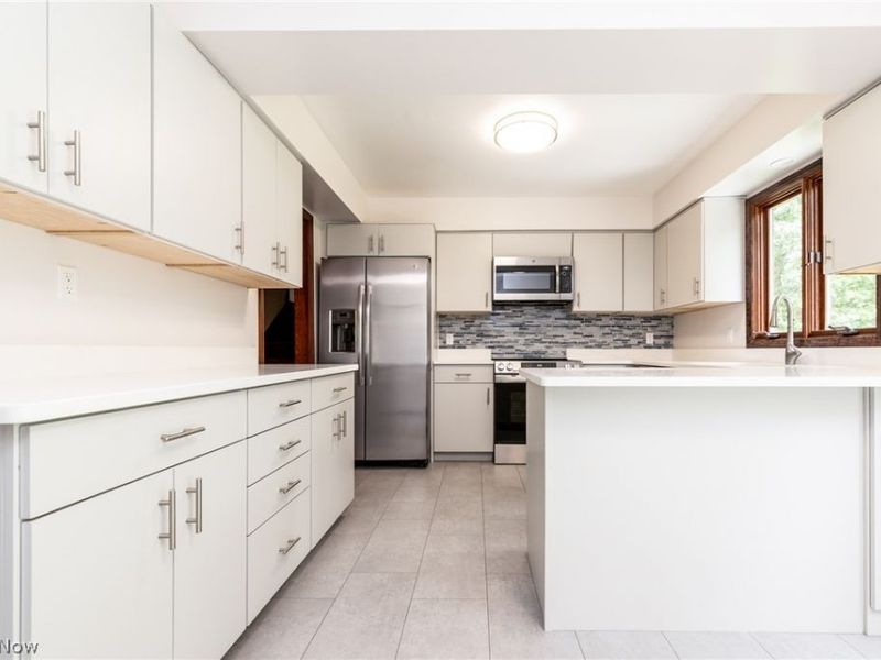 34300 Pettibone Road, Solon, OH 44139 Photo 8