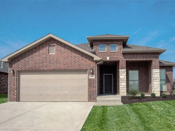 18565 W 195 Street, Spring Hill, KS 66083