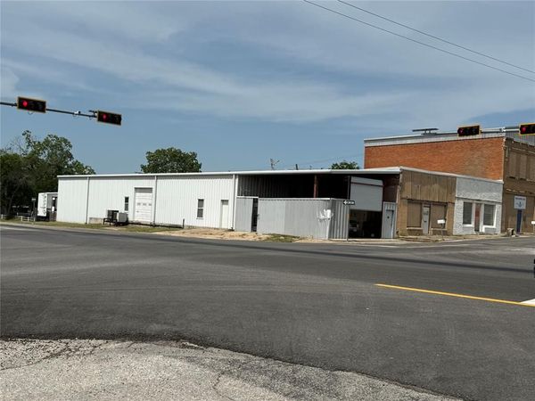 101 E Frederick Street E, Riesel, TX 76682