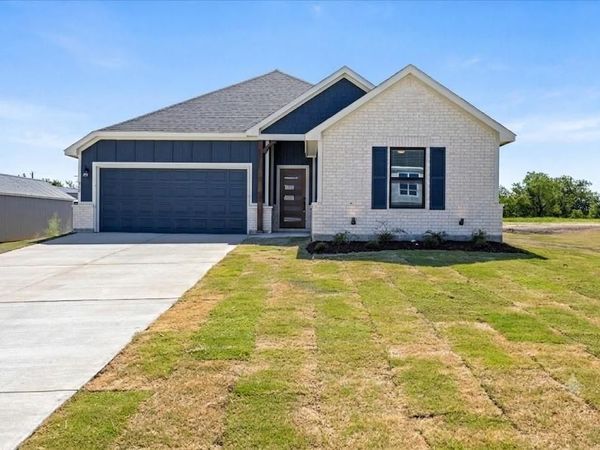705 N Sycamore, Hico, TX 76457