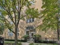 3900 N Claremont Avenue , Chicago, IL 60618 primary photo